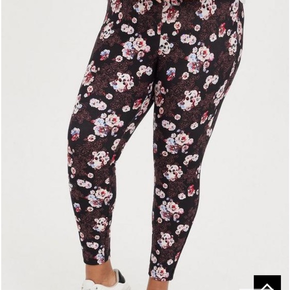 LIKE NEW! TORRID Skull Print Pixie Skinny Studio Luxe Ponte High-Rise Pant 1R - Picture 1 of 8